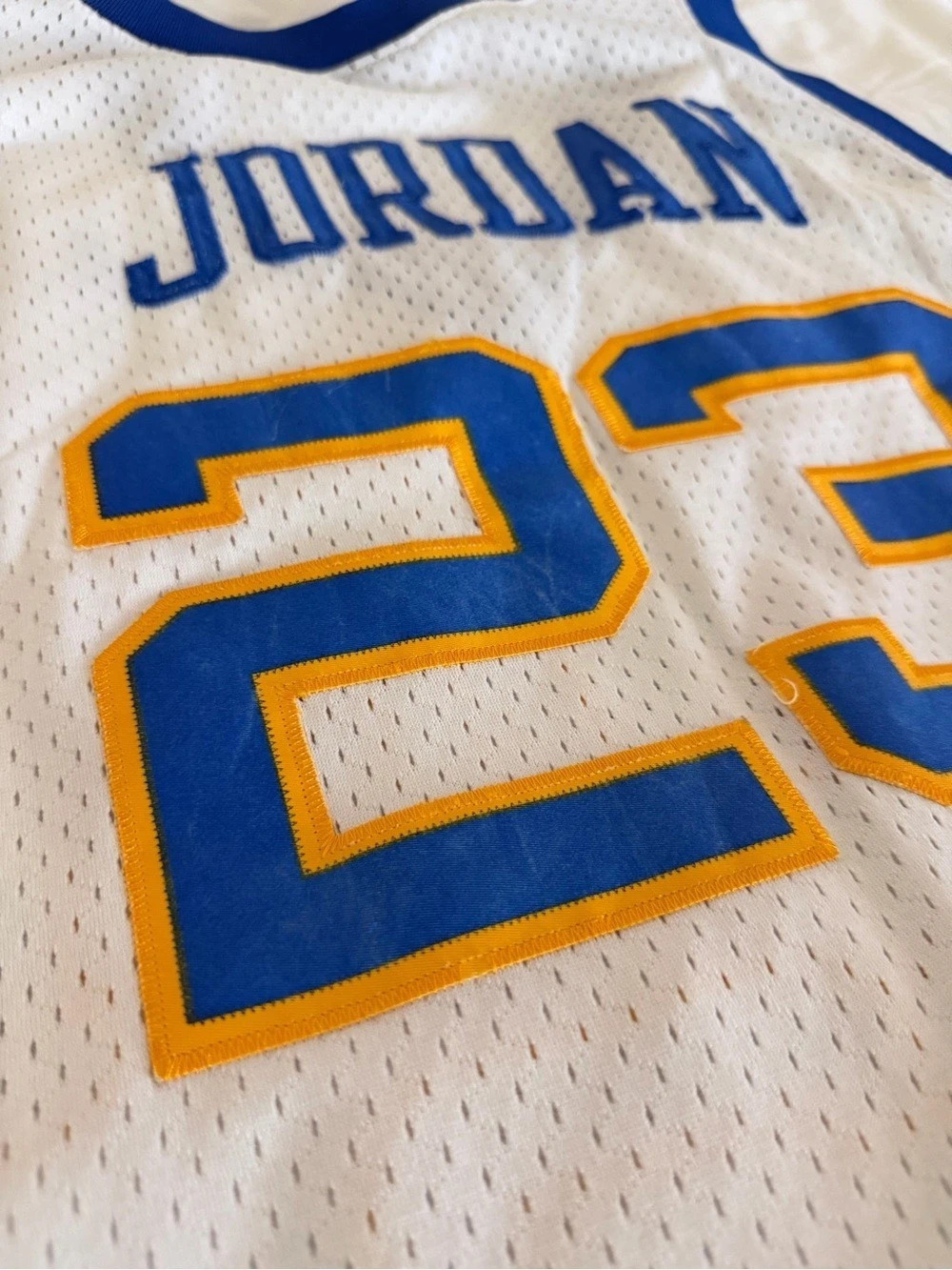 Jordan Laney High School 23 Jordan Swingman jersey White & Blue 3XL - Picture 5 of 8
